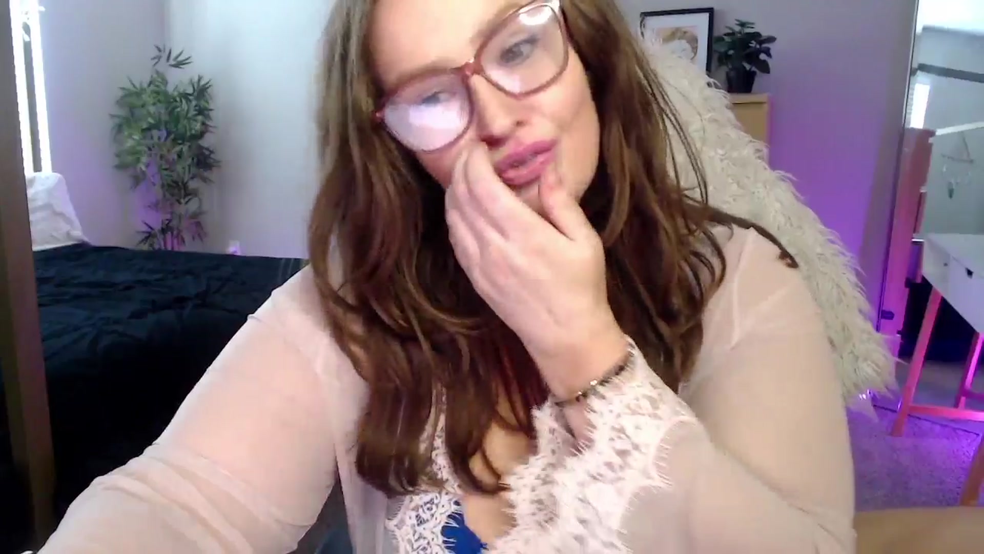 Gallery image thumbnail from Alexis_Anne's myfreecams stream on, 05/10/2024, 15:57 image 2 of 20