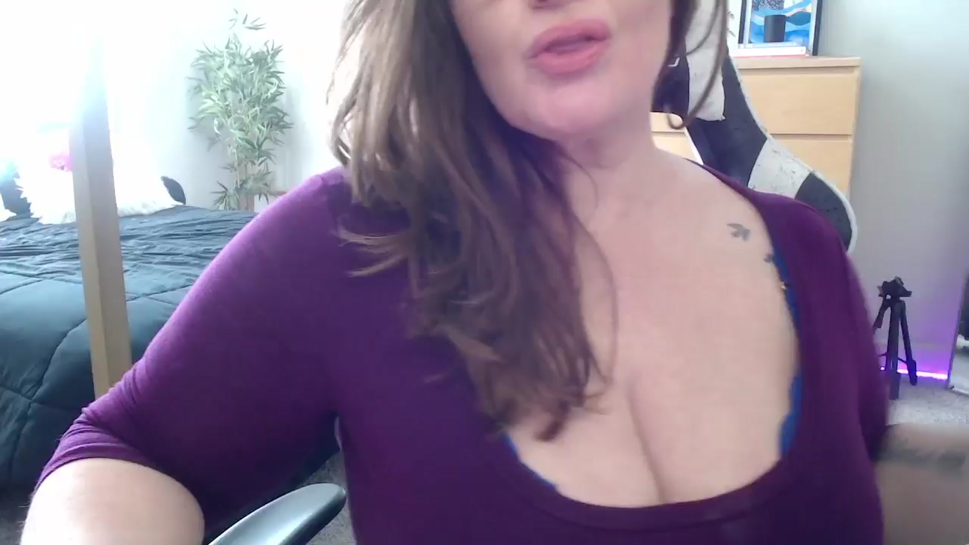 Gallery image thumbnail from Alexis_Anne's myfreecams stream on, 05/31/2024, 22:06 image 5 of 20
