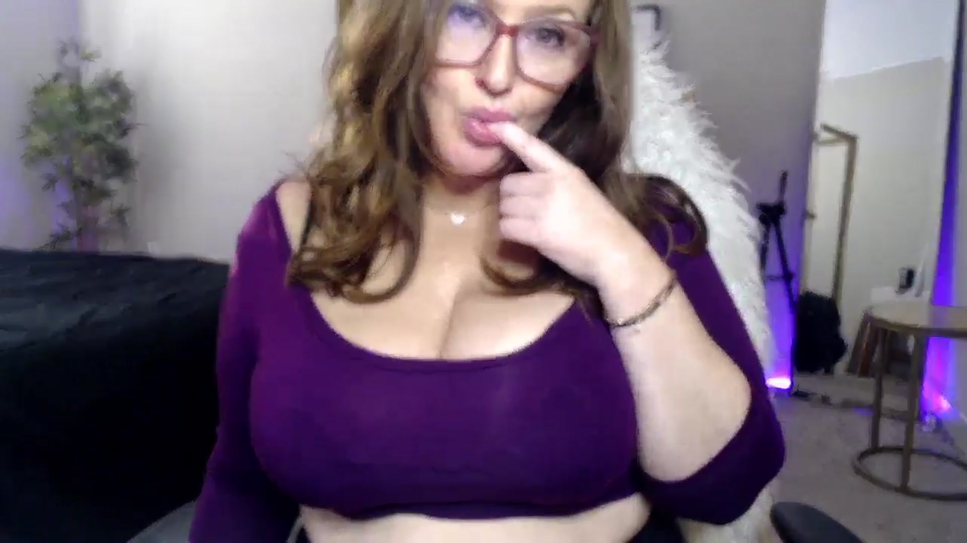 Gallery image thumbnail from Alexis_Anne's myfreecams stream on, 06/08/2024, 24:00 image 13 of 20