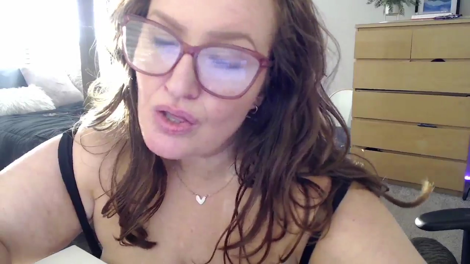 Gallery image thumbnail from Alexis_Anne's myfreecams stream on, 06/09/2024, 24:19 image 17 of 20