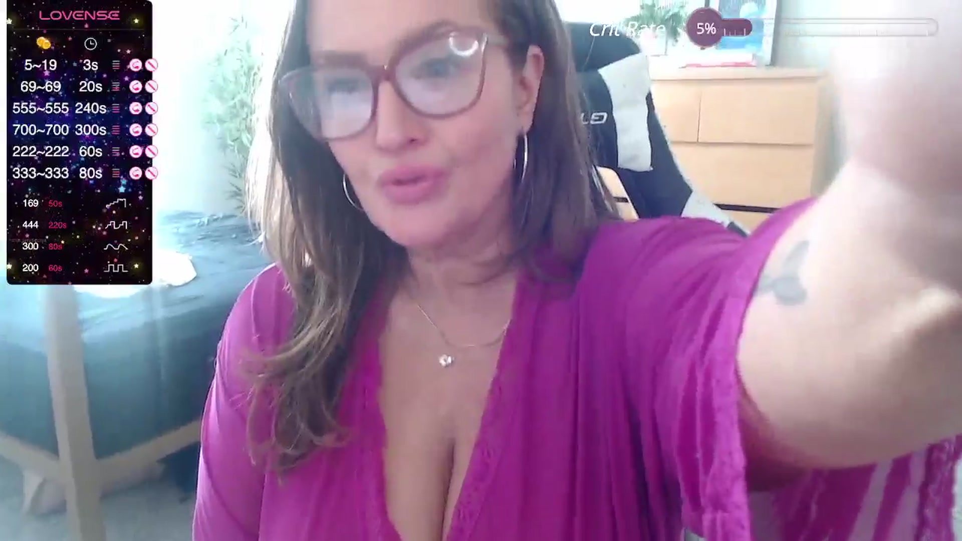 Gallery image thumbnail from Alexis_Anne's myfreecams stream on, 10/16/2024, 21:04 image 2 of 20