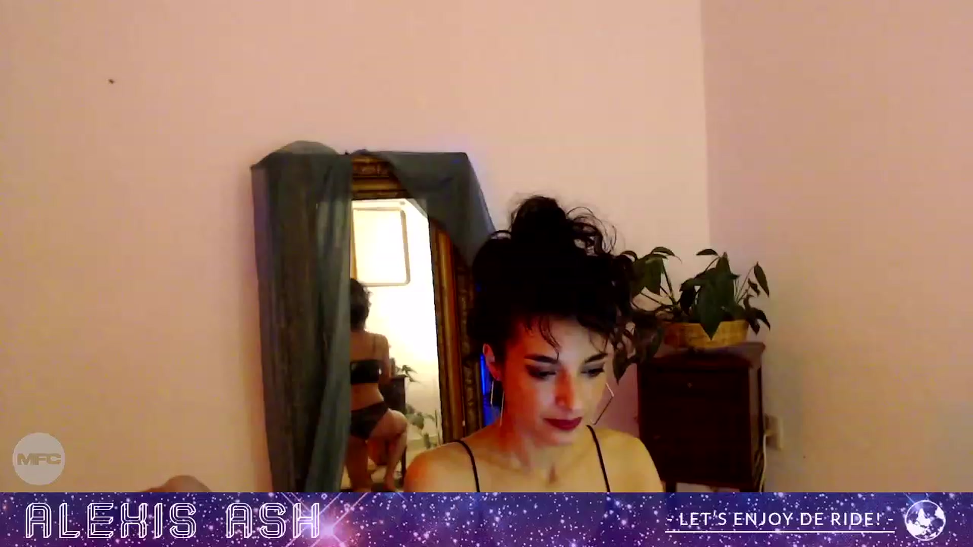 Gallery image thumbnail from Alexis_Ash's myfreecams stream on, 11/21/2022, 05:56 image 1 of 20
