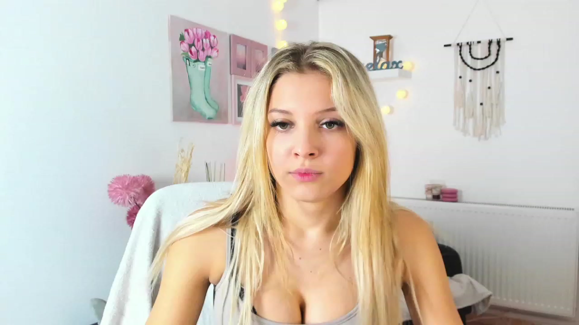 Gallery image thumbnail from Alexis_Grey18's myfreecams stream on, 01/03/2023, 20:51 image 17 of 20