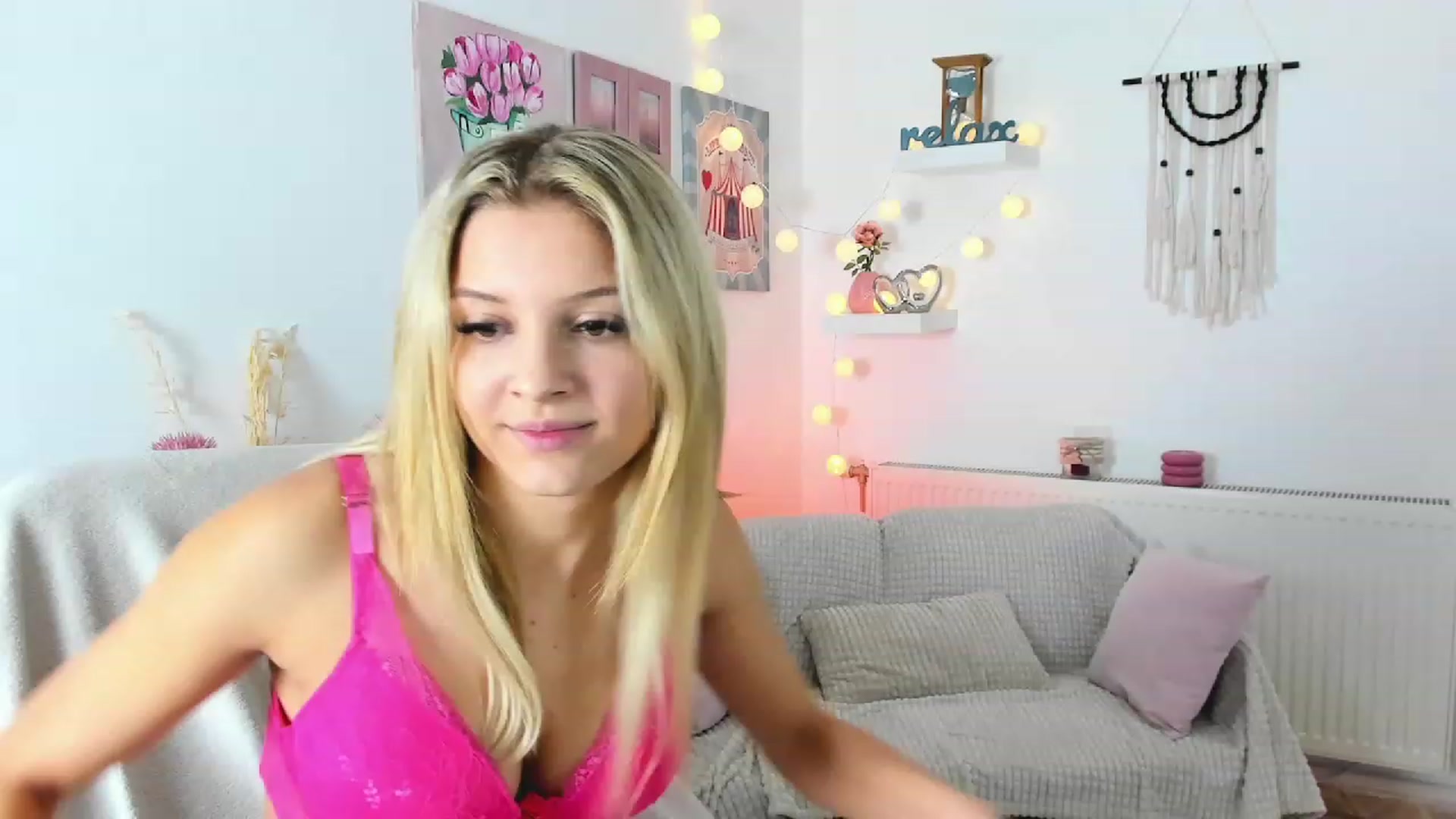Gallery image thumbnail from Alexis_Grey18's myfreecams stream on, 01/06/2023, 24:22 image 12 of 20