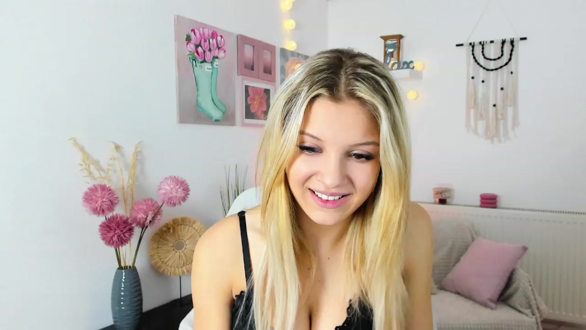 Gallery image thumbnail from Alexis_Grey18's myfreecams stream on, 01/06/2023, 19:45 image 20 of 20
