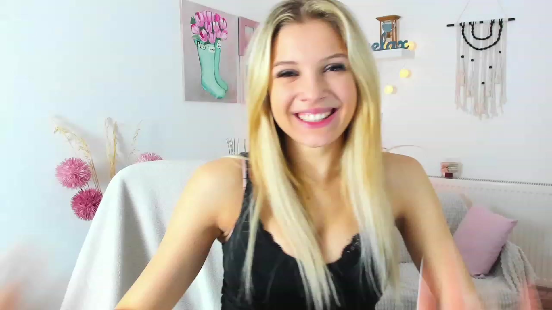 Gallery image thumbnail from Alexis_Grey18's myfreecams stream on, 01/07/2023, 21:29 image 15 of 20