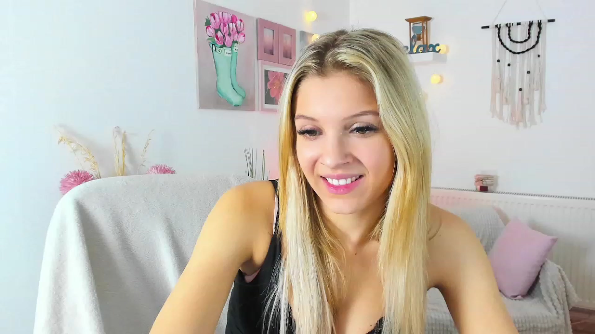 Gallery image thumbnail from Alexis_Grey18's myfreecams stream on, 01/07/2023, 21:29 image 19 of 20