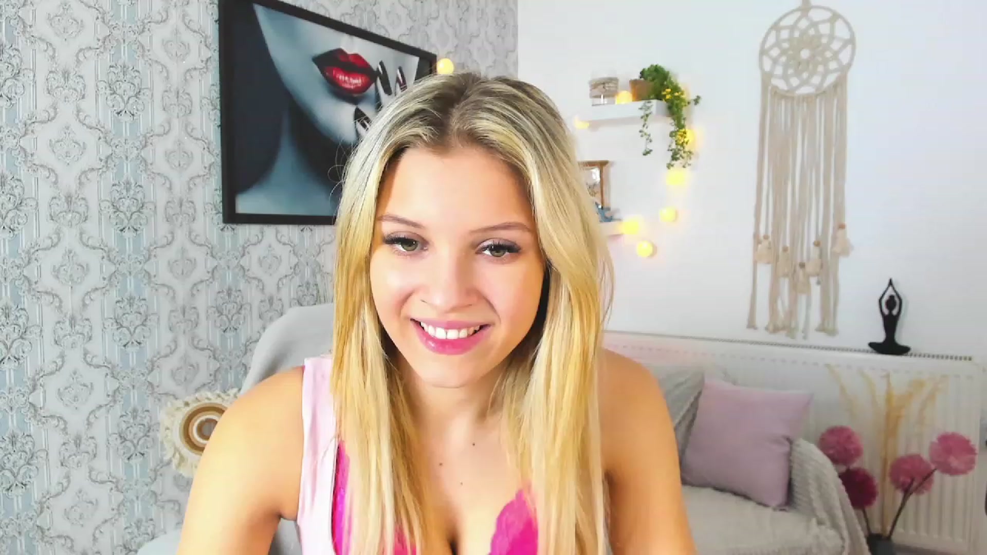 Gallery image thumbnail from Alexis_Grey18's myfreecams stream on, 01/11/2023, 24:05 image 3 of 20