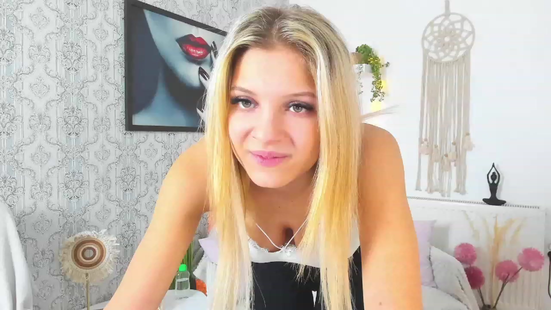 Gallery image thumbnail from Alexis_Grey18's myfreecams stream on, 01/18/2023, 23:21 image 2 of 20