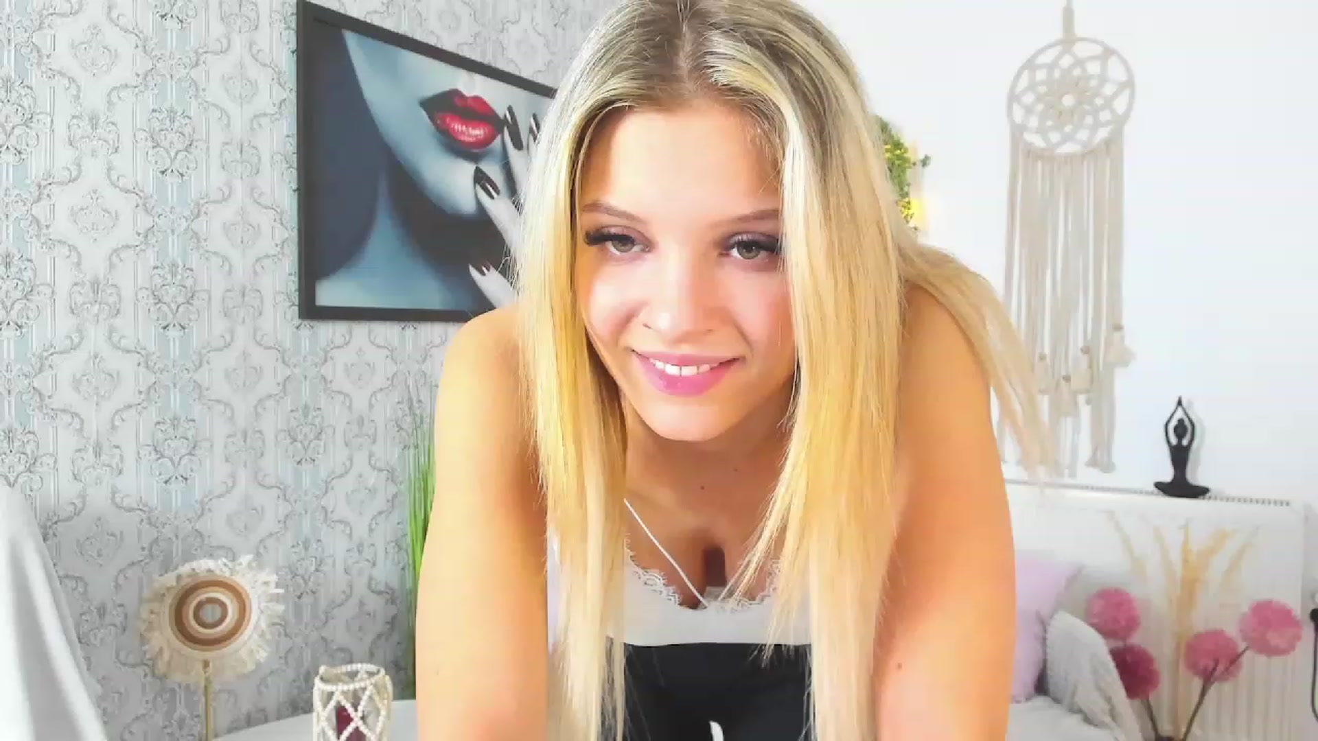 Gallery image thumbnail from Alexis_Grey18's myfreecams stream on, 01/19/2023, 24:35 image 17 of 20