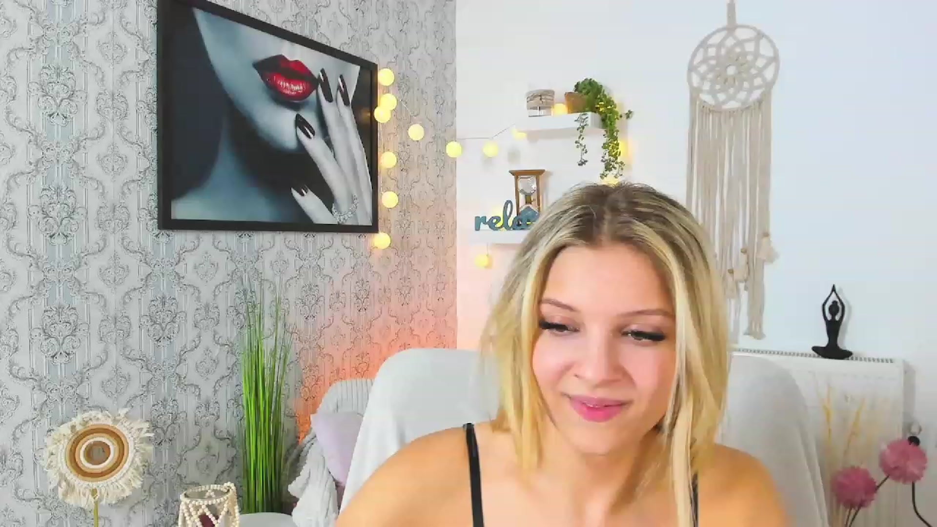 Gallery image thumbnail from Alexis_Grey18's myfreecams stream on, 01/25/2023, 22:27 image 9 of 20