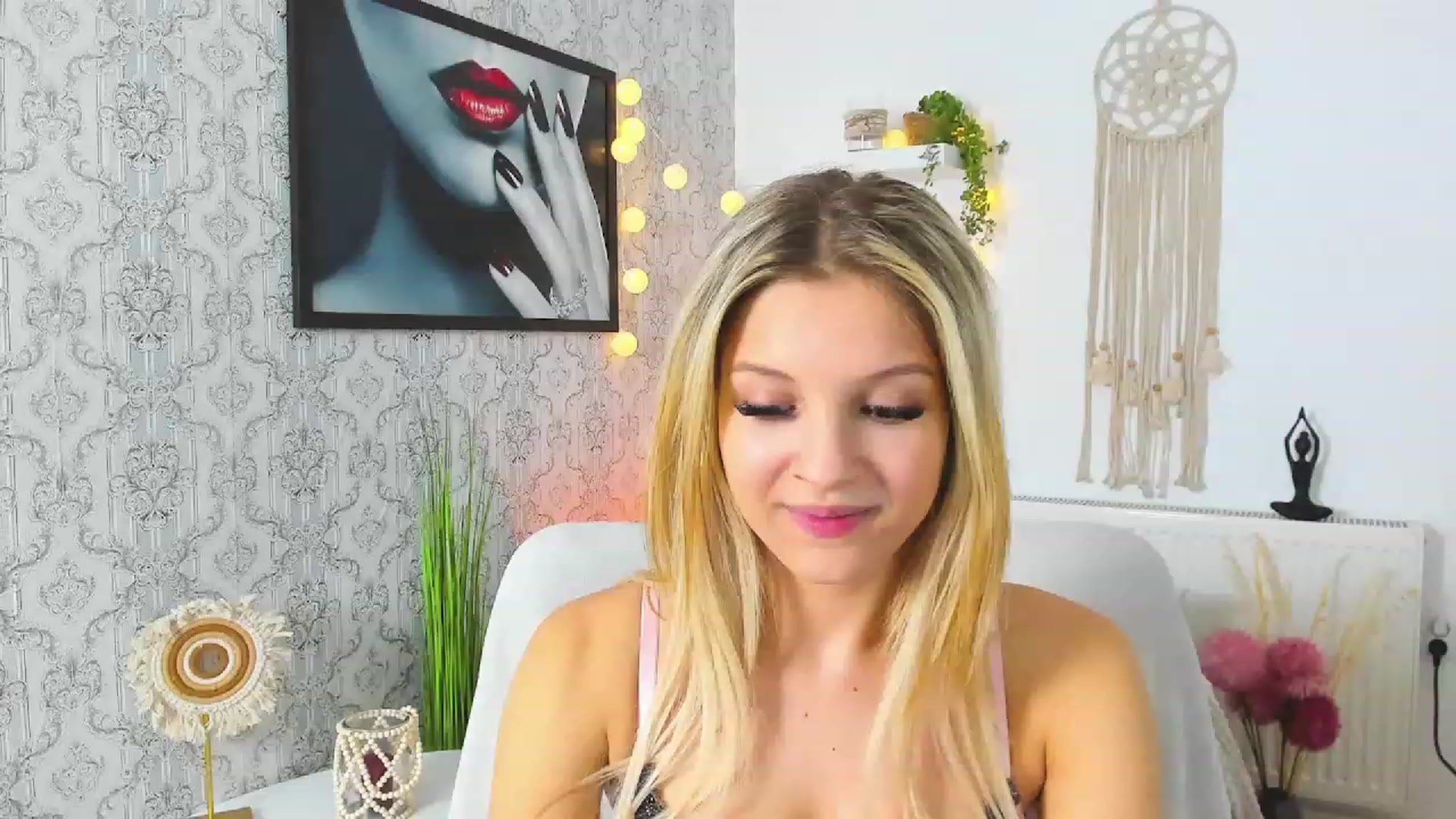 Gallery image thumbnail from Alexis_Grey18's myfreecams stream on, 01/31/2023, 24:03 image 19 of 20