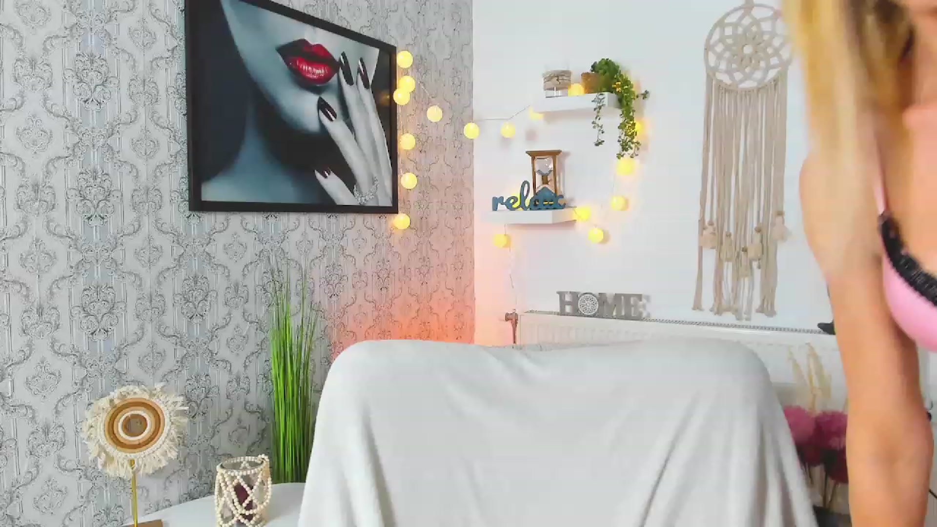 Gallery image thumbnail from Alexis_Grey18's myfreecams stream on, 01/31/2023, 24:03 image 13 of 20