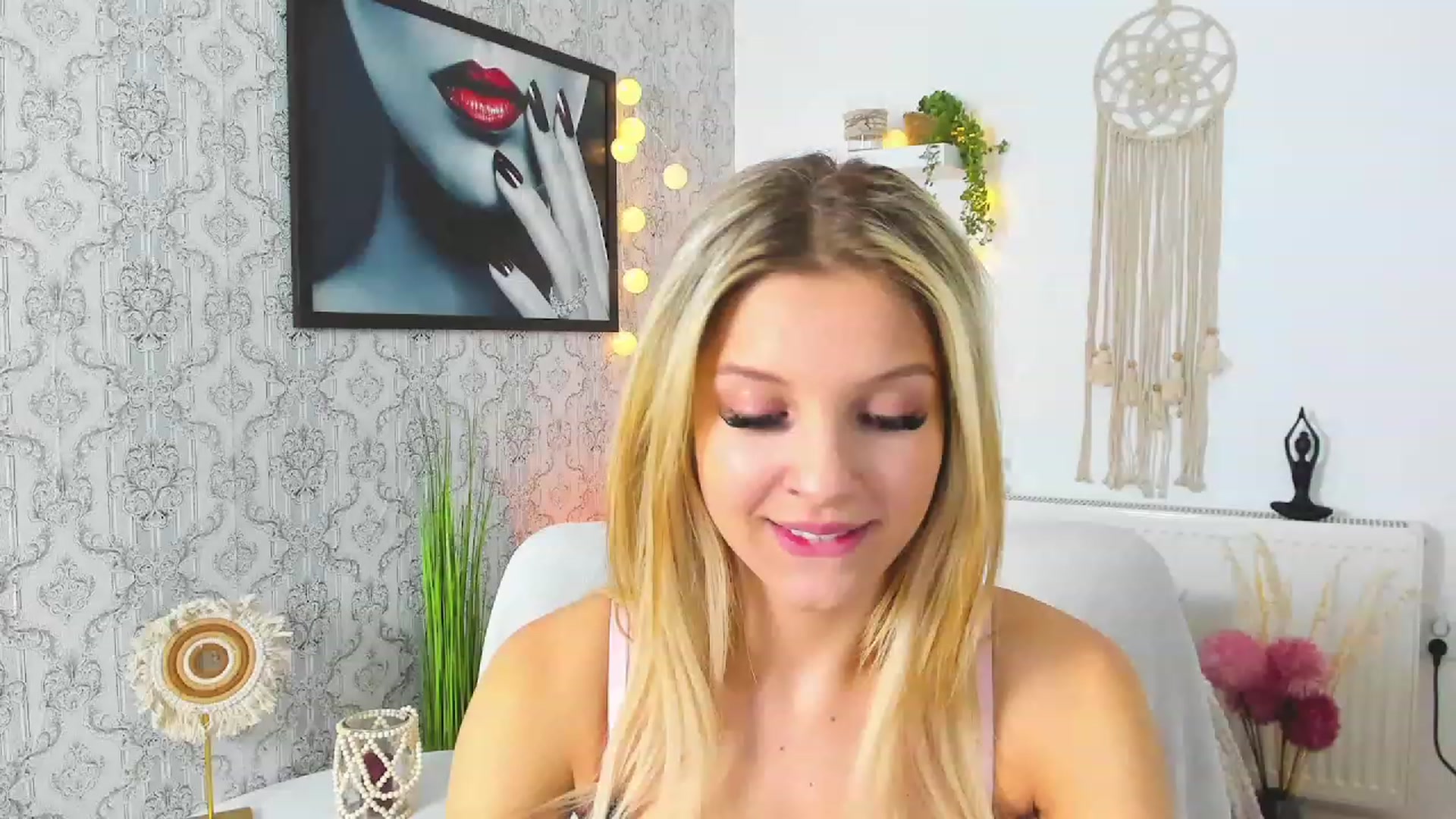 Gallery image thumbnail from Alexis_Grey18's myfreecams stream on, 01/31/2023, 24:03 image 18 of 20