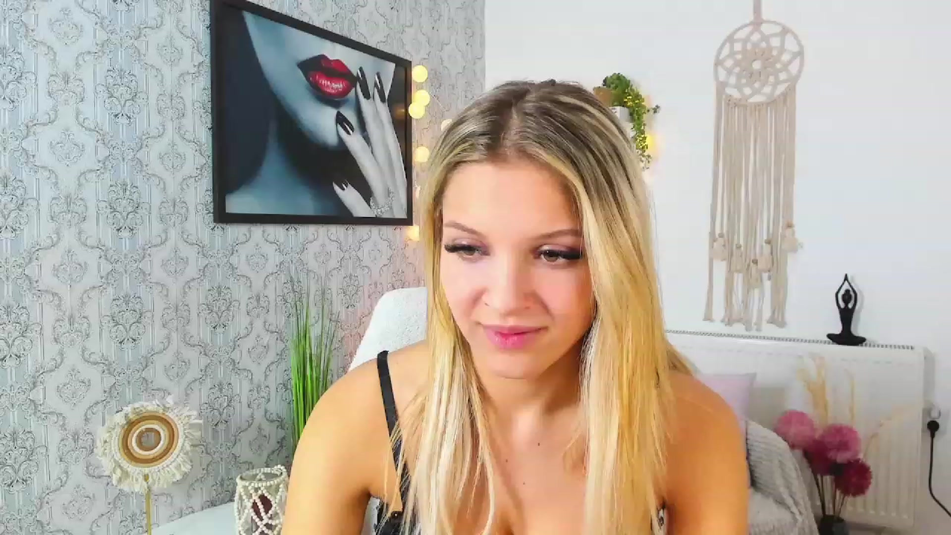 Gallery image thumbnail from Alexis_Grey18's myfreecams stream on, 02/05/2023, 21:25 image 10 of 20