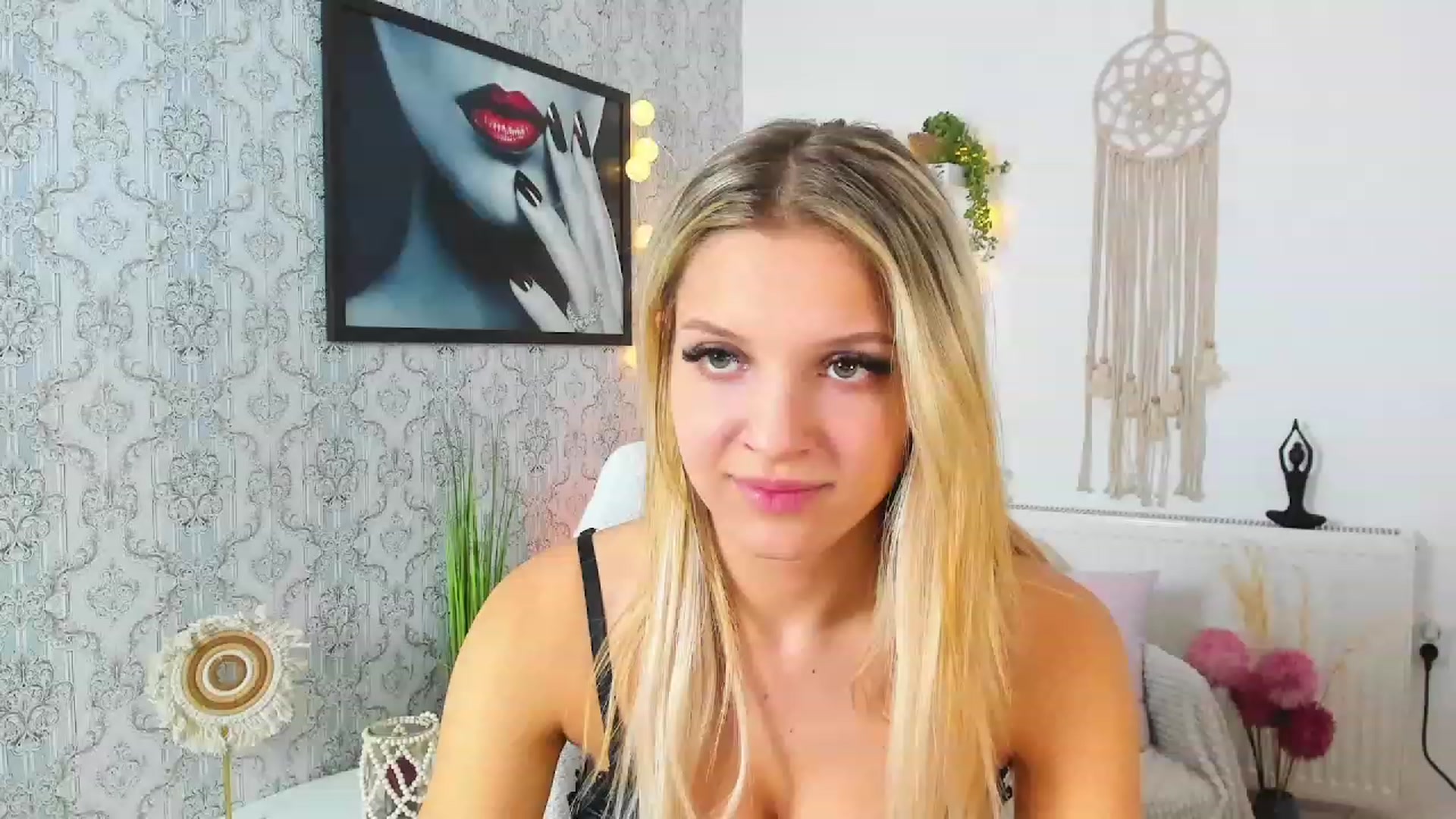 Gallery image thumbnail from Alexis_Grey18's myfreecams stream on, 02/05/2023, 21:25 image 3 of 20