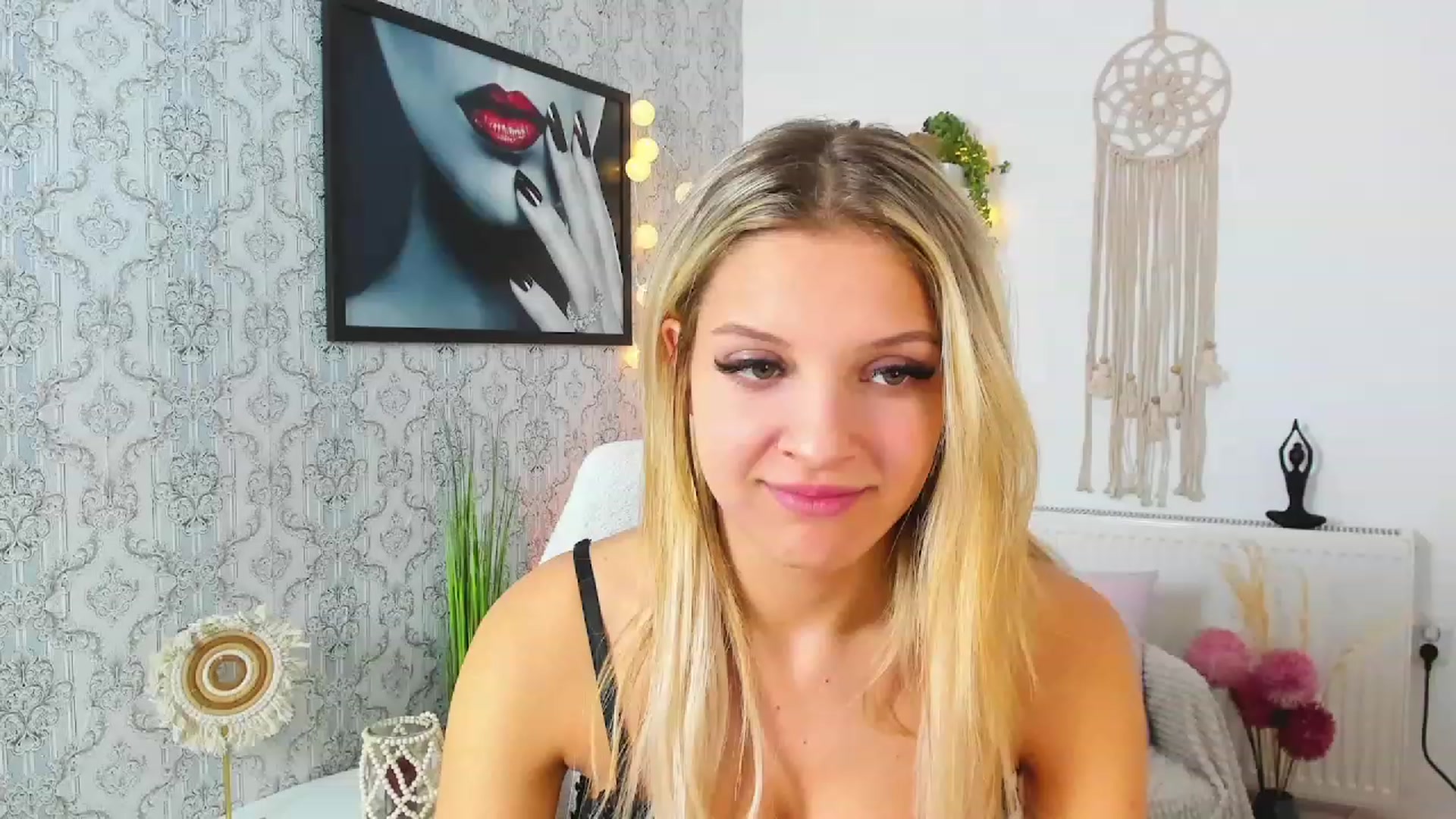 Gallery image thumbnail from Alexis_Grey18's myfreecams stream on, 02/05/2023, 21:25 image 13 of 20