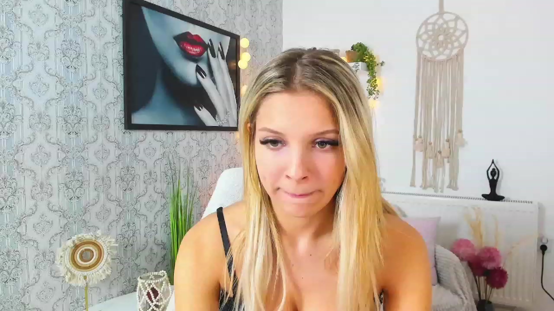 Gallery image thumbnail from Alexis_Grey18's myfreecams stream on, 02/05/2023, 21:25 image 8 of 20