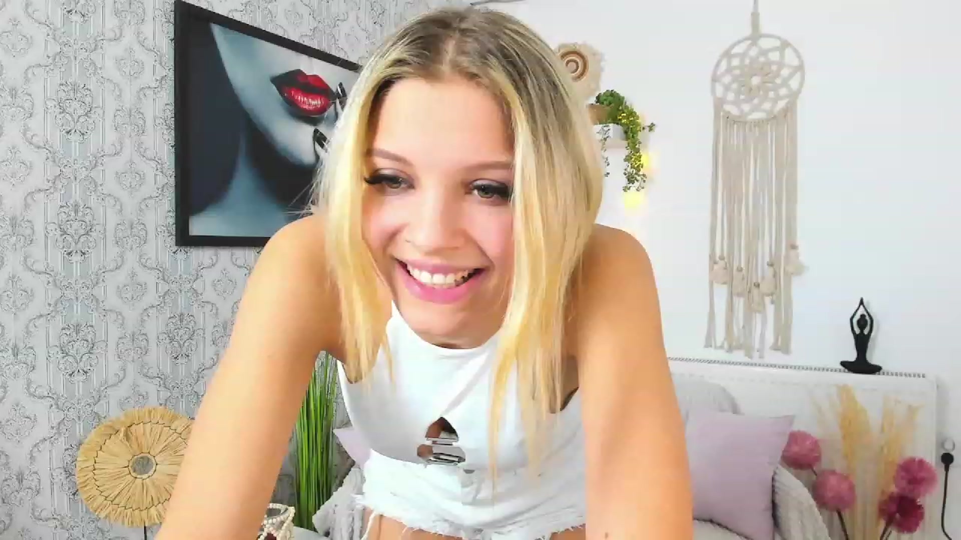 Gallery image thumbnail from Alexis_Grey18's myfreecams stream on, 02/11/2023, 20:53 image 8 of 20