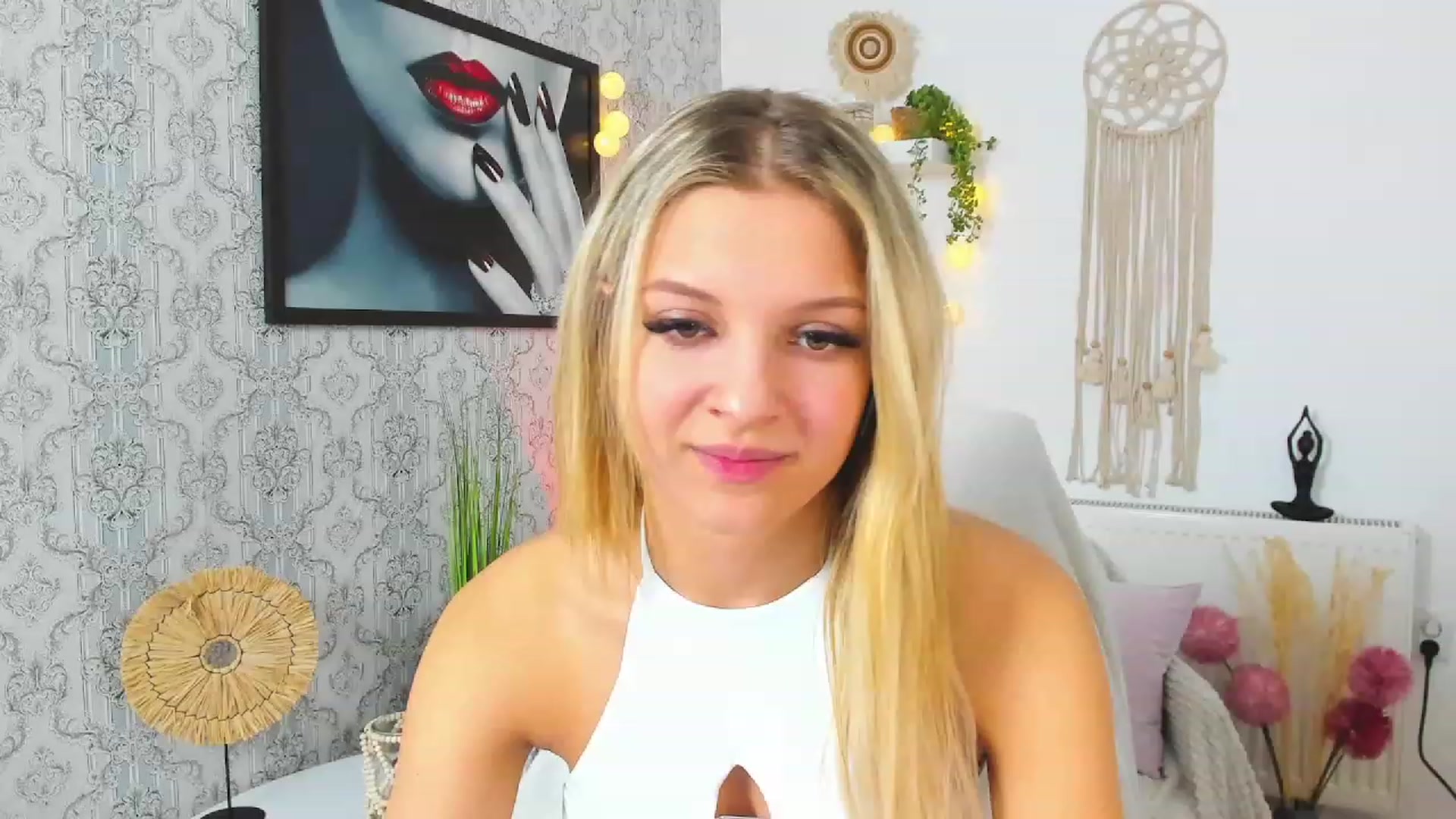 Gallery image thumbnail from Alexis_Grey18's myfreecams stream on, 02/11/2023, 23:04 image 8 of 20