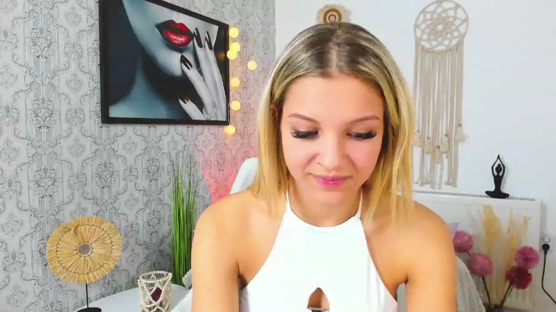 Gallery image thumbnail from Alexis_Grey18's myfreecams stream on, 02/11/2023, 23:04 image 3 of 20