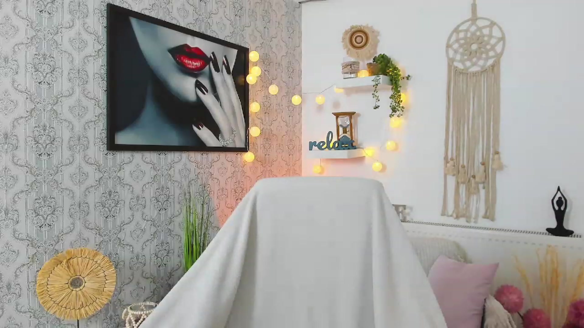 Gallery image thumbnail from Alexis_Grey18's myfreecams stream on, 03/08/2023, 21:27 image 17 of 20