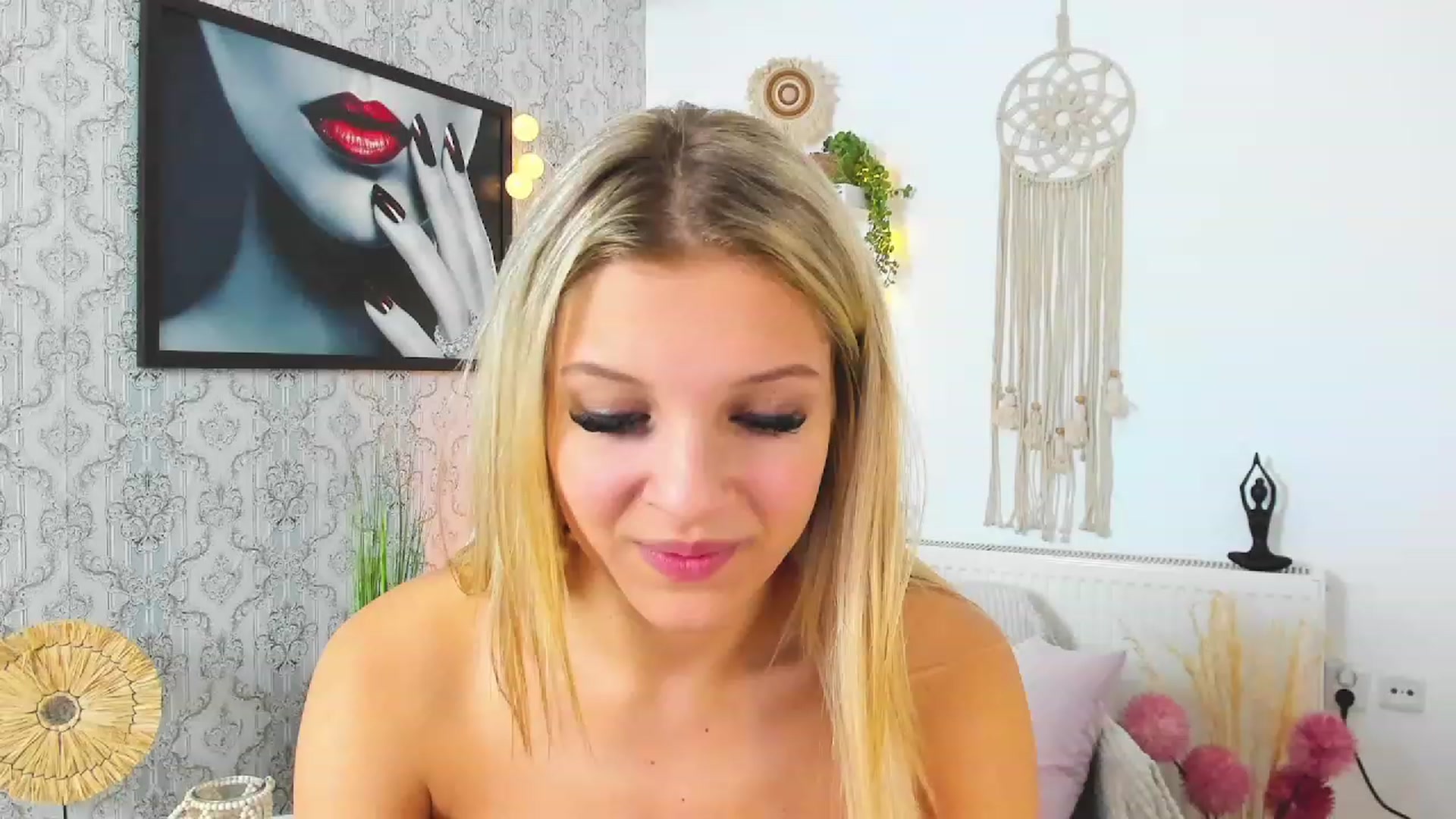 Gallery image thumbnail from Alexis_Grey18's myfreecams stream on, 03/12/2023, 20:57 image 5 of 20