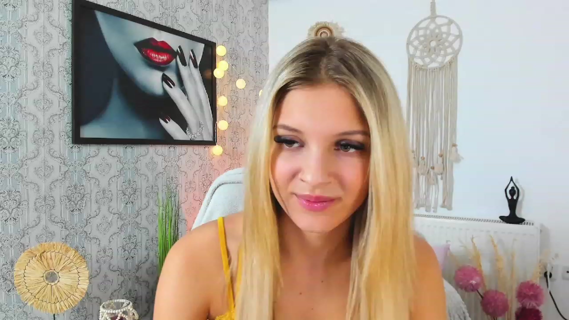Gallery image thumbnail from Alexis_Grey18's myfreecams stream on, 03/19/2023, 20:49 image 9 of 20