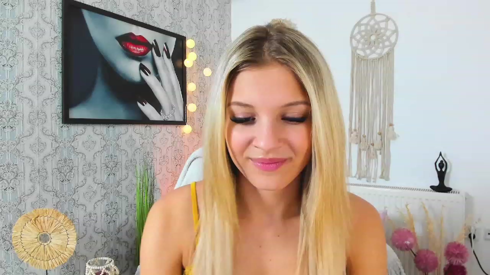 Gallery image thumbnail from Alexis_Grey18's myfreecams stream on, 03/19/2023, 20:49 image 6 of 20