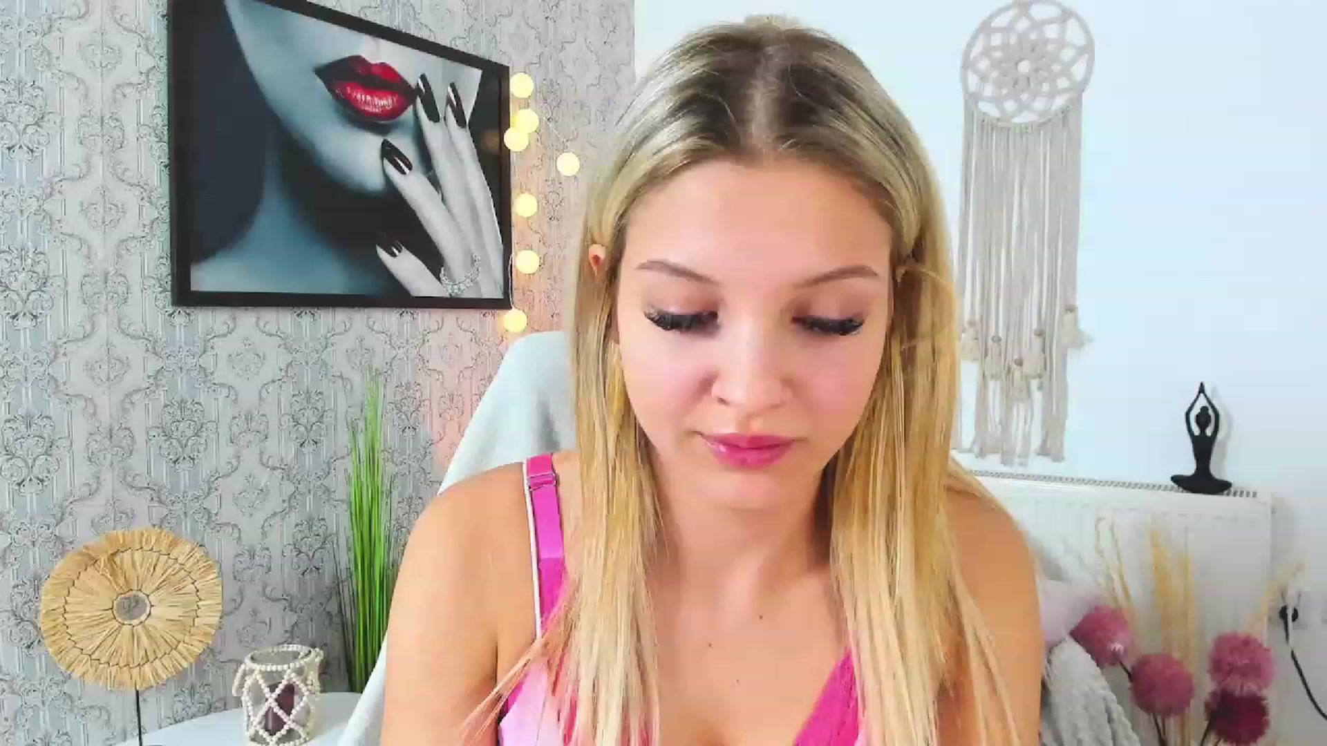 Gallery image thumbnail from Alexis_Grey18's myfreecams stream on, 03/27/2023, 23:15 image 17 of 20