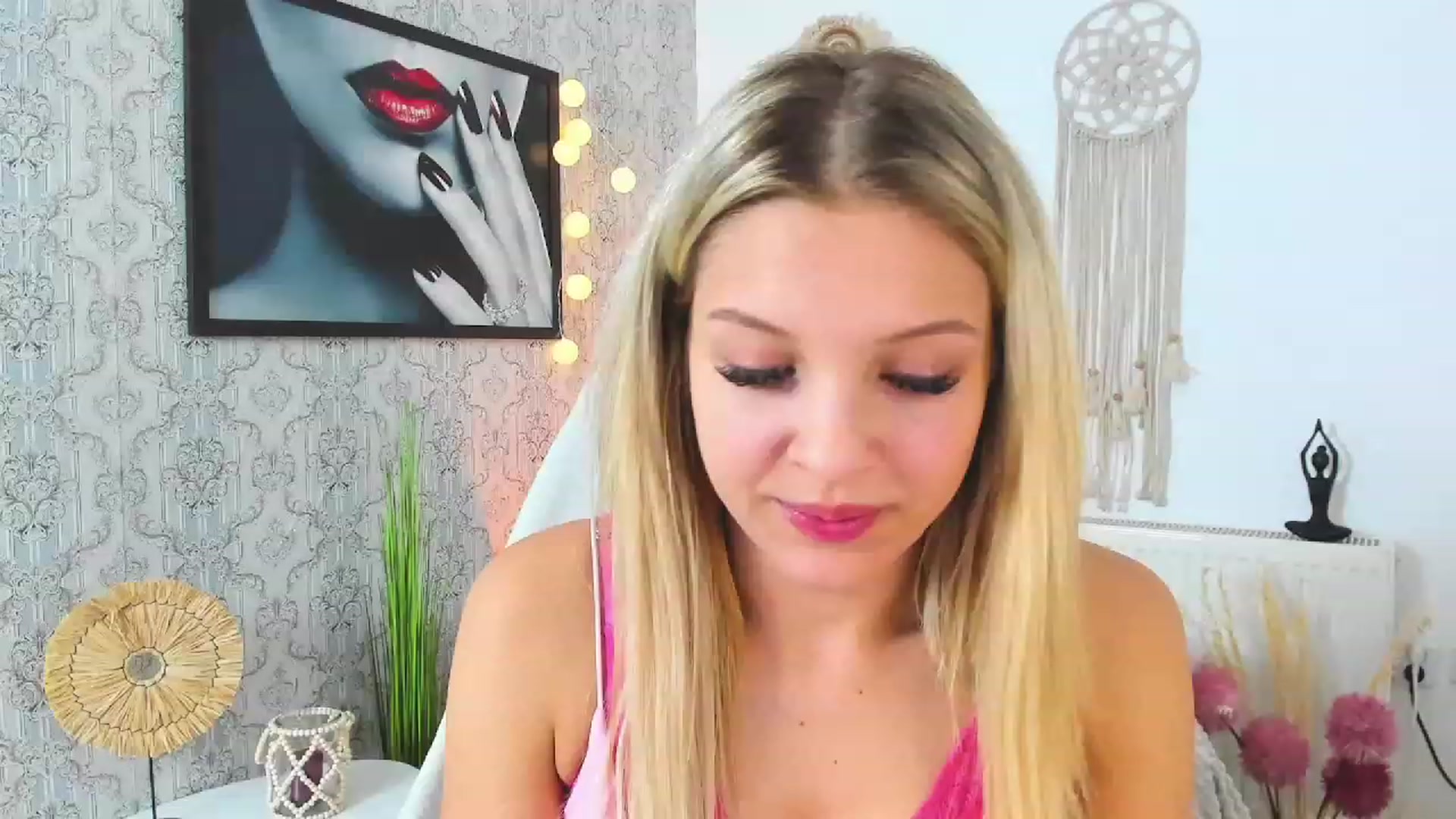 Gallery image thumbnail from Alexis_Grey18's myfreecams stream on, 03/27/2023, 23:15 image 10 of 20