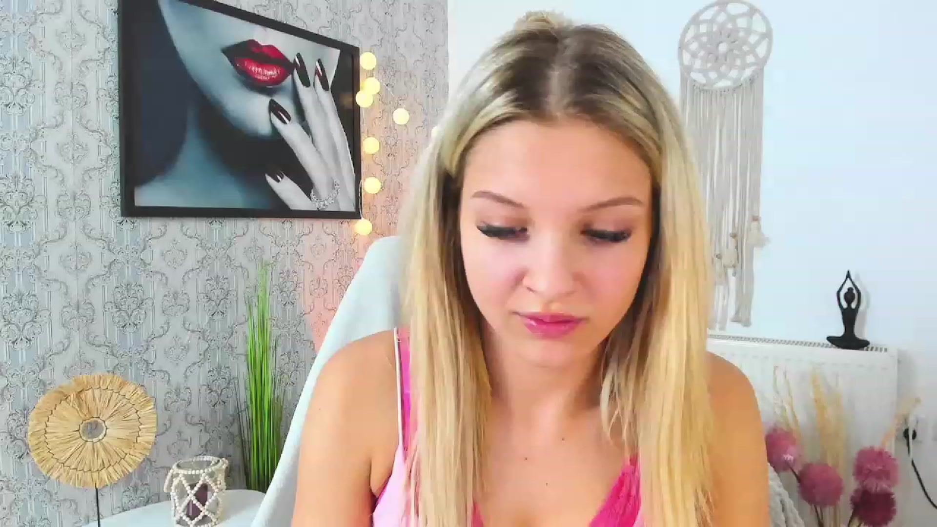 Gallery image thumbnail from Alexis_Grey18's myfreecams stream on, 03/27/2023, 23:15 image 11 of 20