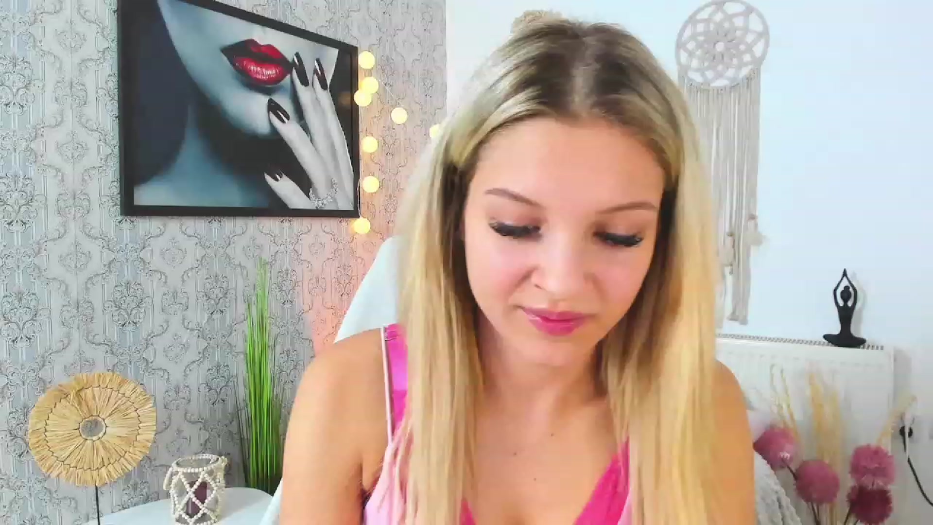 Gallery image thumbnail from Alexis_Grey18's myfreecams stream on, 03/27/2023, 23:15 image 6 of 20