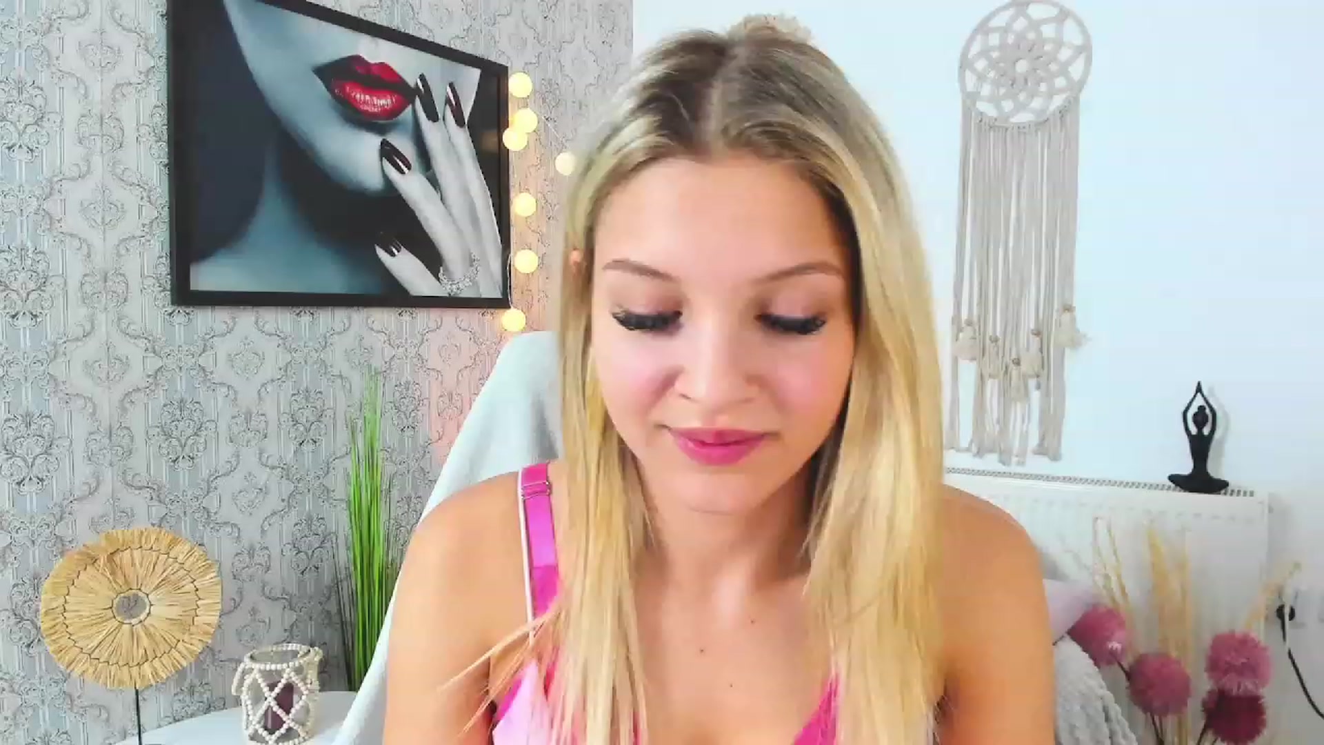 Gallery image thumbnail from Alexis_Grey18's myfreecams stream on, 03/27/2023, 23:15 image 16 of 20