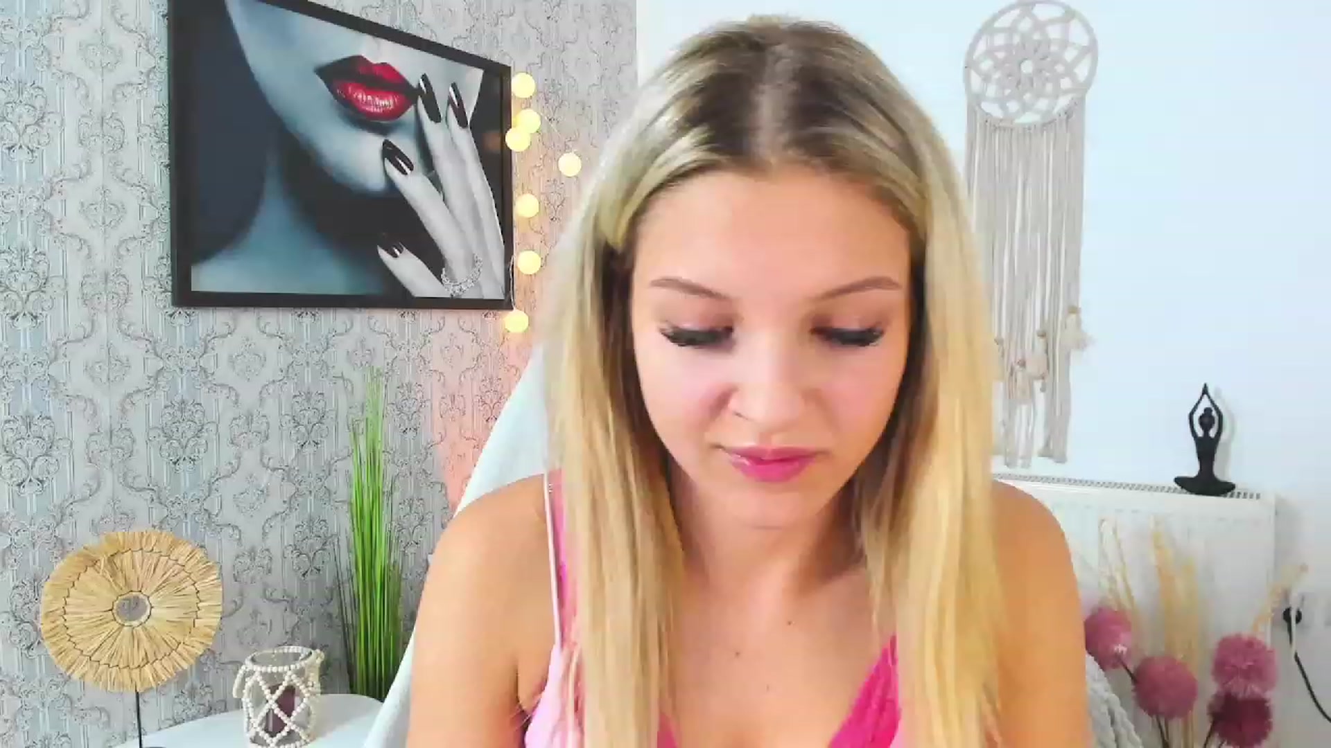 Gallery image thumbnail from Alexis_Grey18's myfreecams stream on, 03/27/2023, 23:15 image 7 of 20