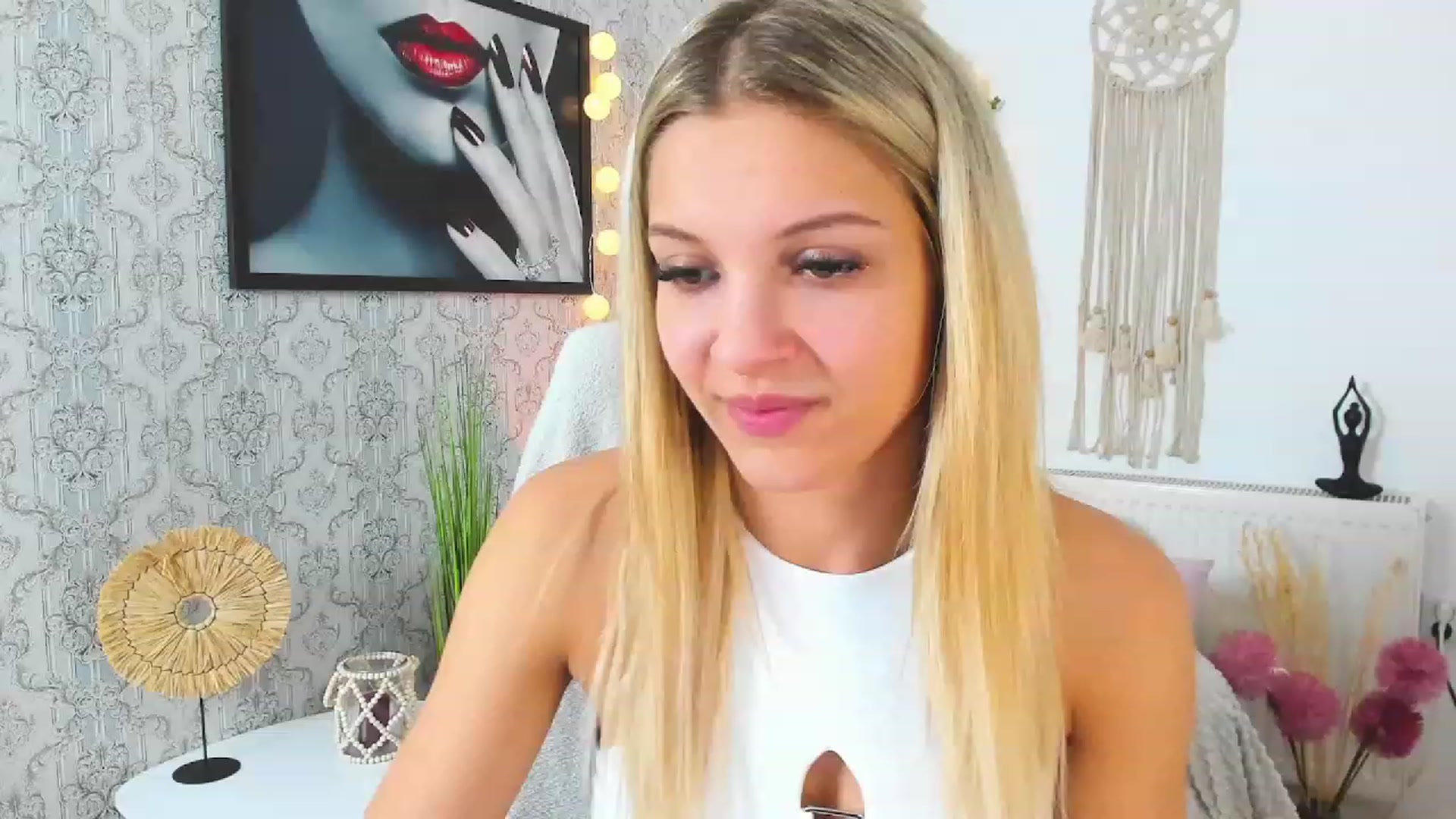 Gallery image thumbnail from Alexis_Grey18's myfreecams stream on, 03/28/2023, 20:24 image 3 of 20