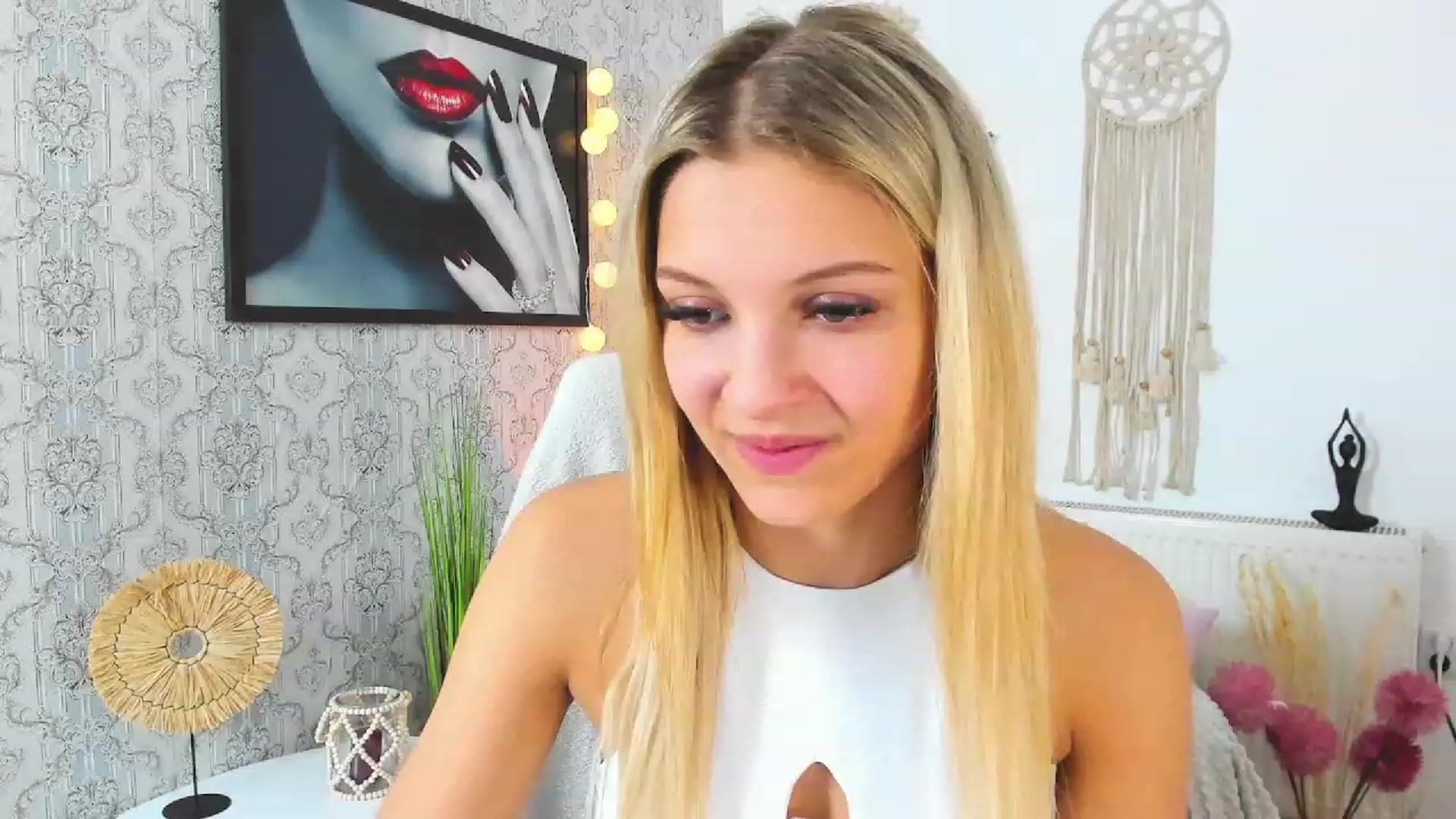 Gallery image thumbnail from Alexis_Grey18's myfreecams stream on, 03/28/2023, 20:24 image 12 of 20