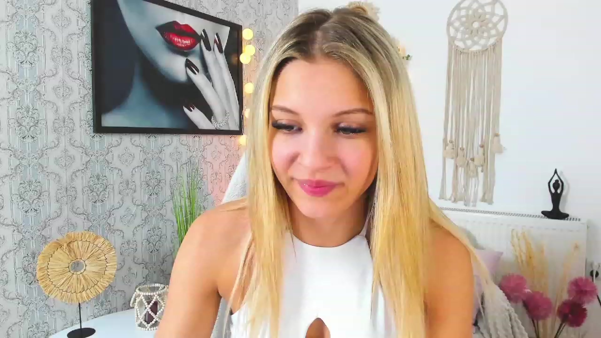 Gallery image thumbnail from Alexis_Grey18's myfreecams stream on, 03/28/2023, 20:24 image 14 of 20