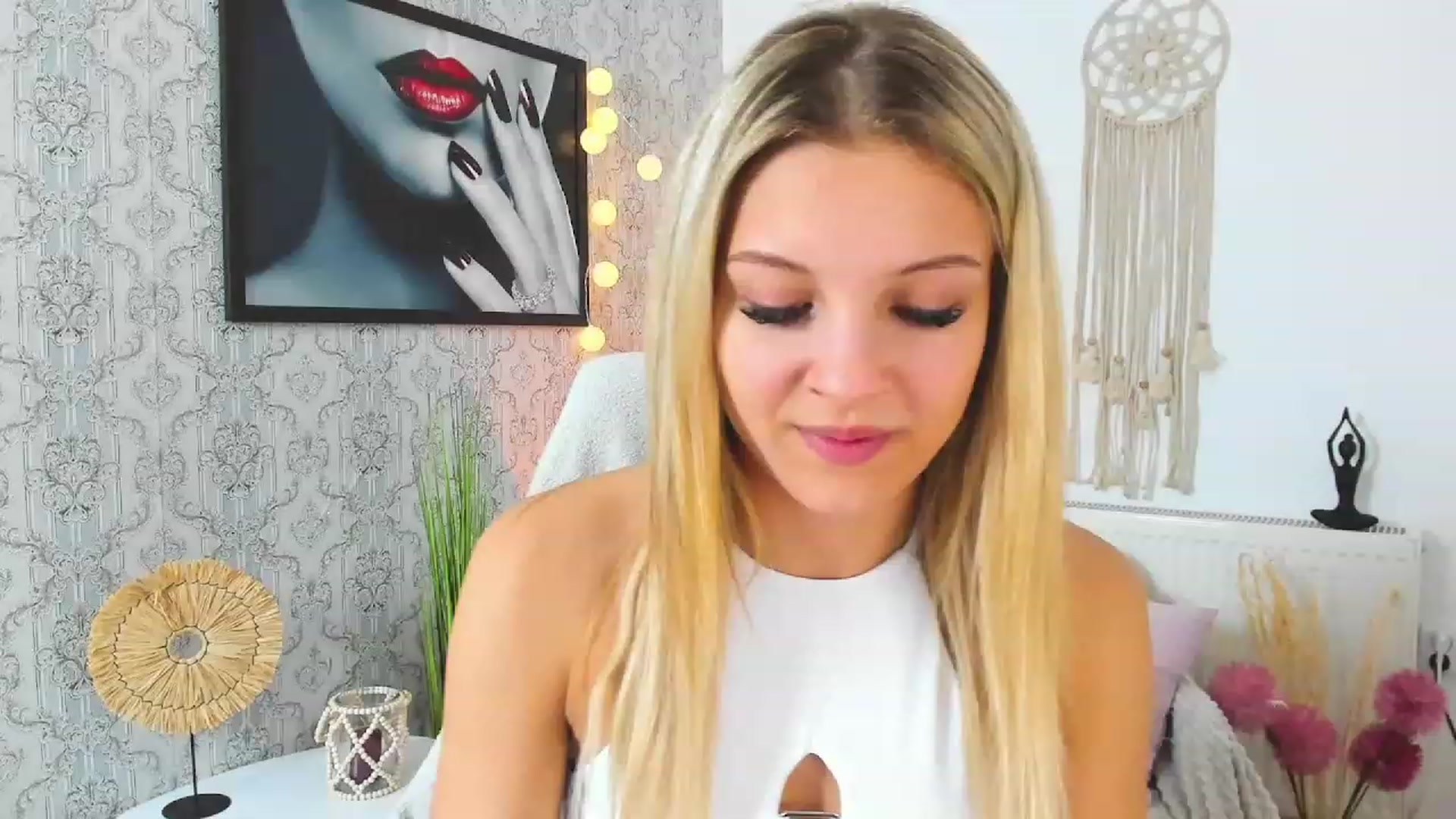 Gallery image thumbnail from Alexis_Grey18's myfreecams stream on, 03/28/2023, 20:24 image 10 of 20