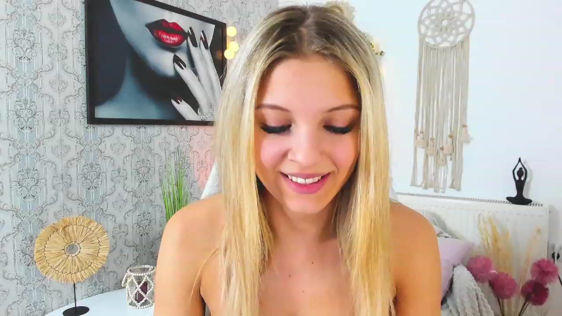 Gallery image thumbnail from Alexis_Grey18's myfreecams stream on, 03/28/2023, 20:24 image 20 of 20