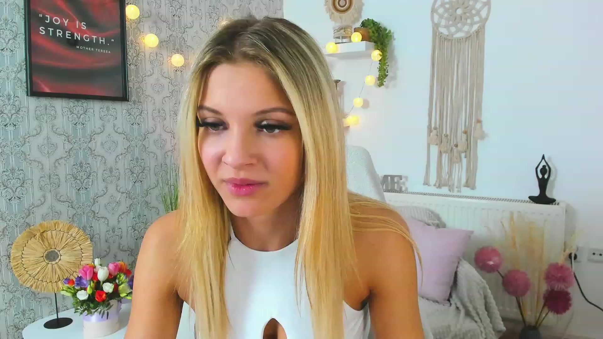 Gallery image thumbnail from Alexis_Grey18's myfreecams stream on, 04/19/2023, 20:58 image 2 of 20
