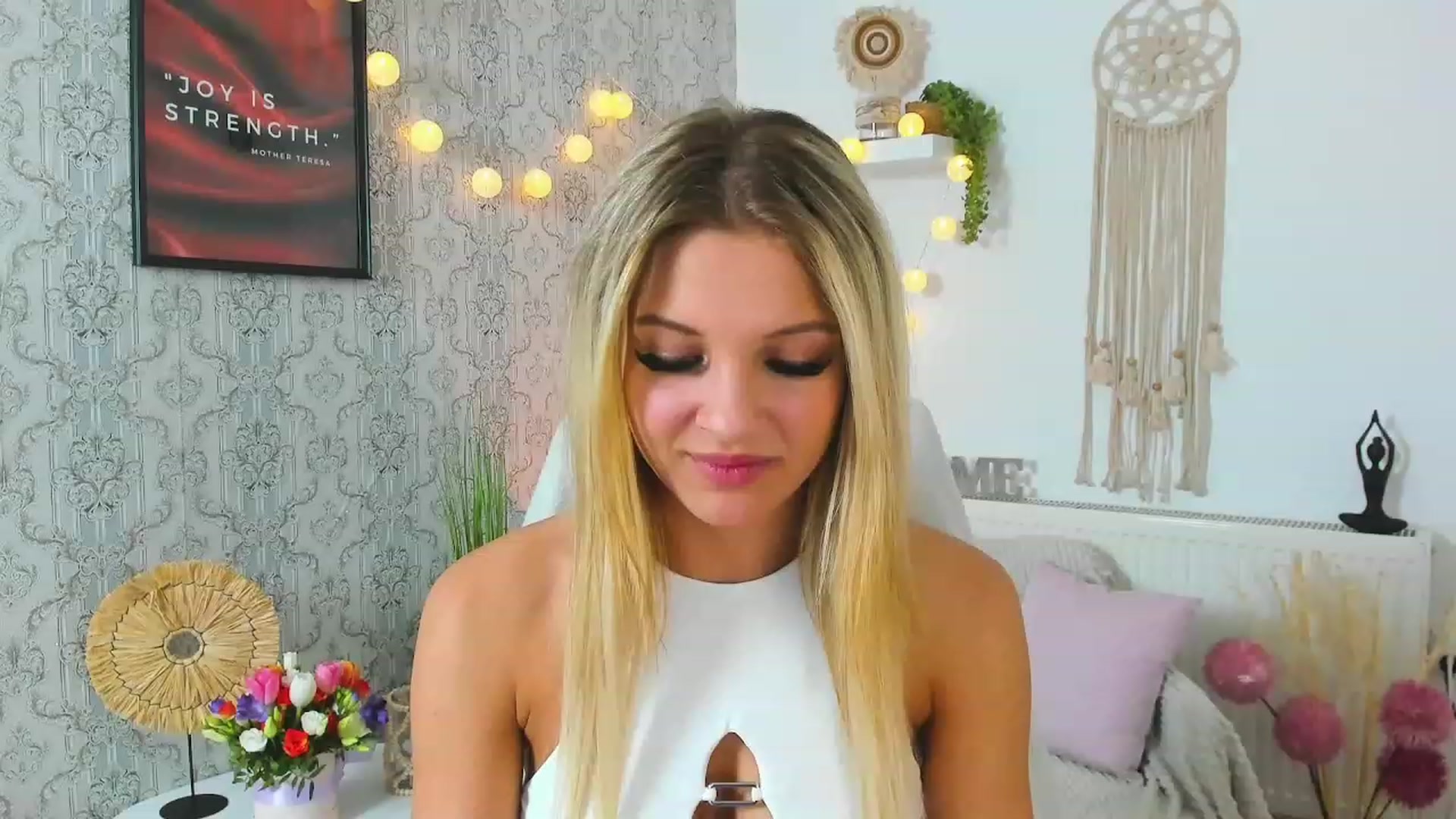 Gallery image thumbnail from Alexis_Grey18's myfreecams stream on, 04/19/2023, 20:58 image 18 of 20