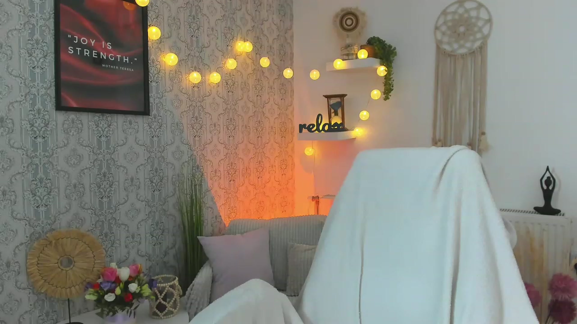 Gallery image thumbnail from Alexis_Grey18's myfreecams stream on, 04/20/2023, 21:56 image 16 of 20