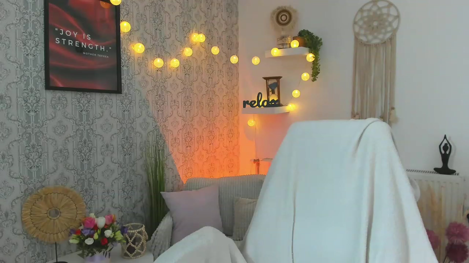 Gallery image thumbnail from Alexis_Grey18's myfreecams stream on, 04/20/2023, 21:56 image 15 of 20