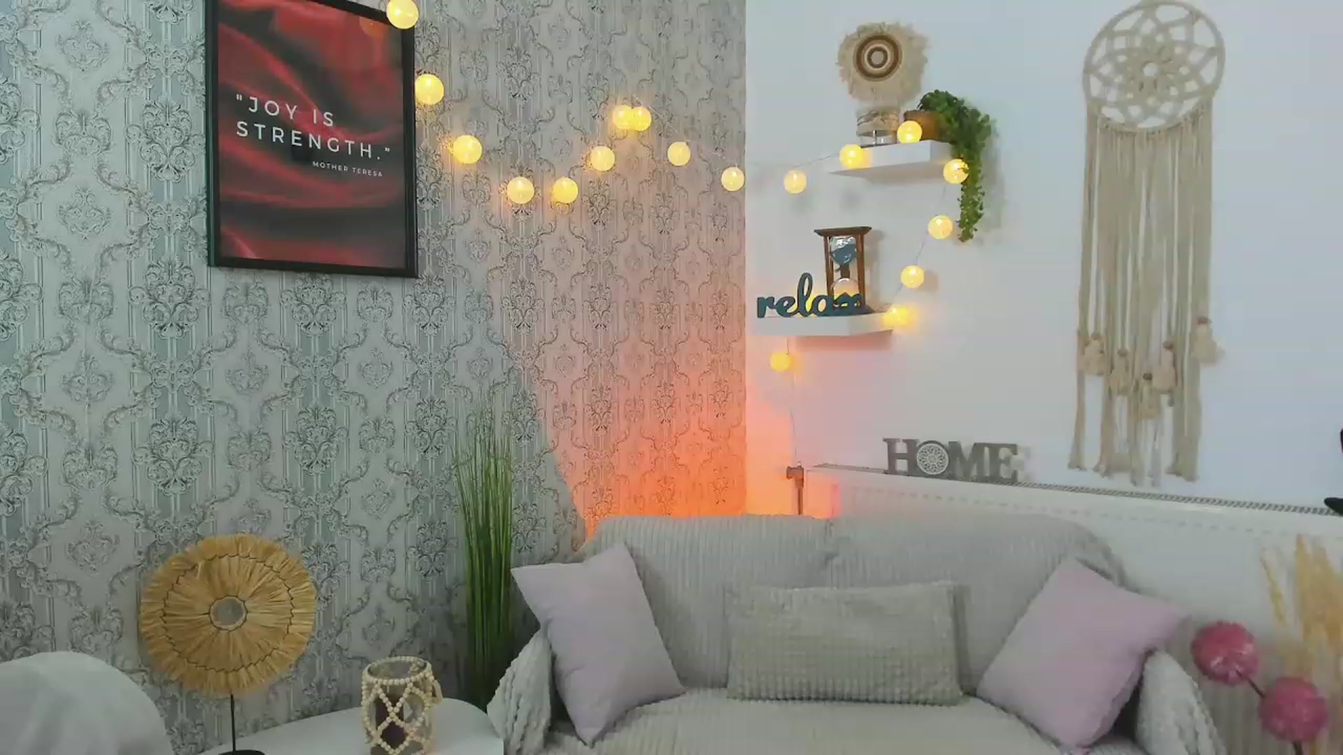 Gallery image thumbnail from Alexis_Grey18's myfreecams stream on, 04/23/2023, 21:17 image 15 of 20