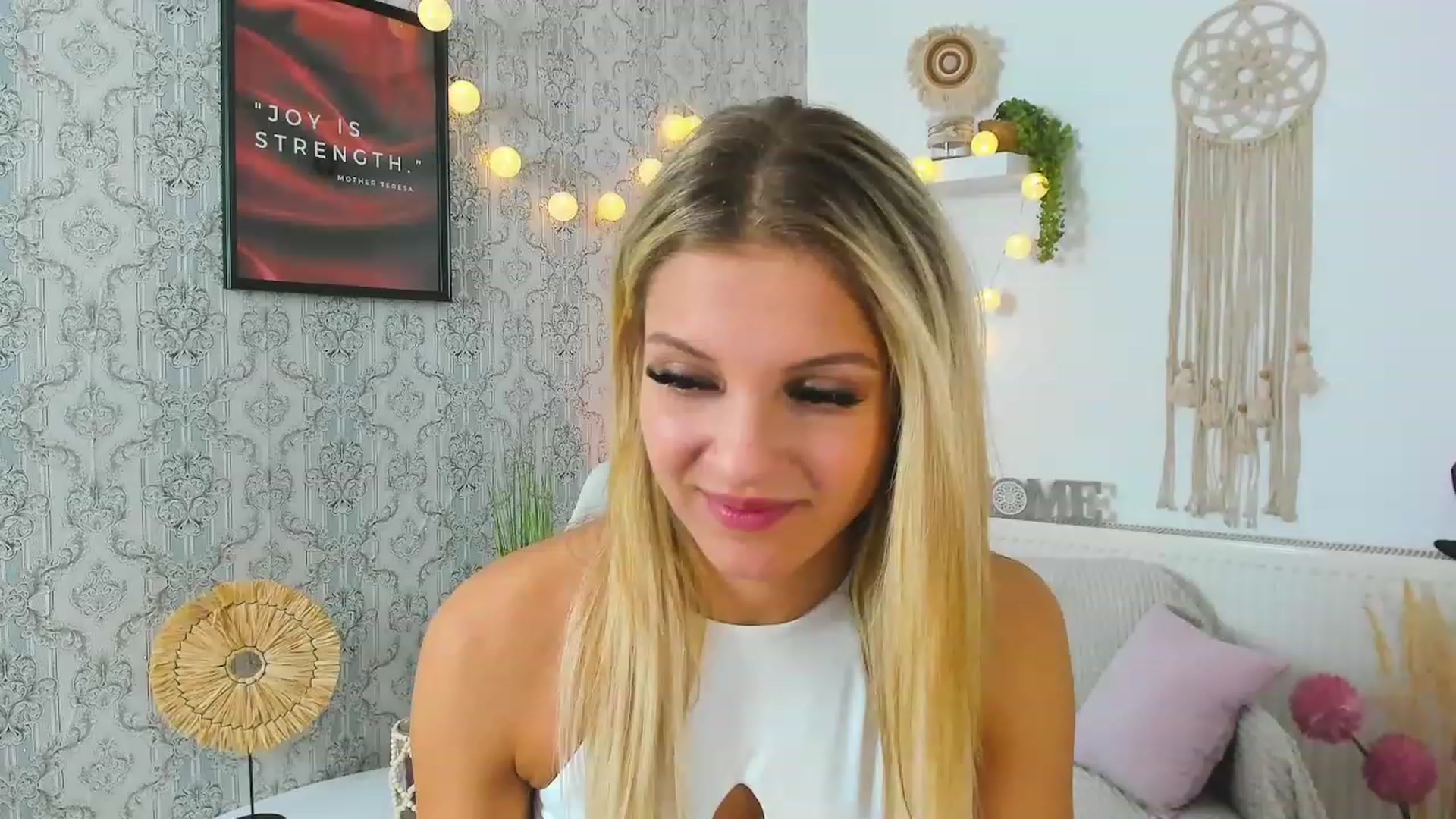 Gallery image thumbnail from Alexis_Grey18's myfreecams stream on, 04/23/2023, 21:58 image 3 of 20