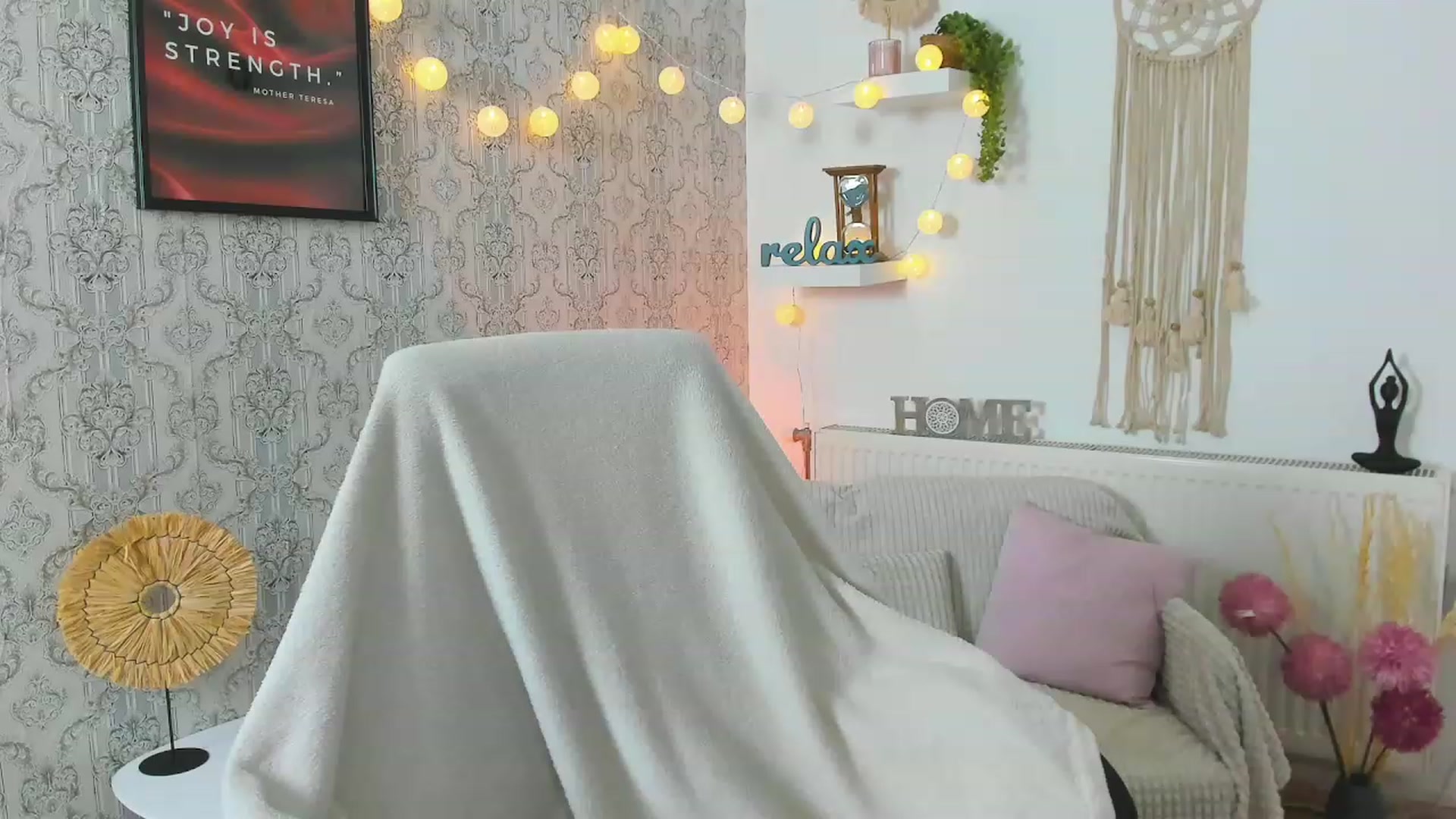 Gallery image thumbnail from Alexis_Grey18's myfreecams stream on, 05/01/2023, 22:14 image 17 of 20