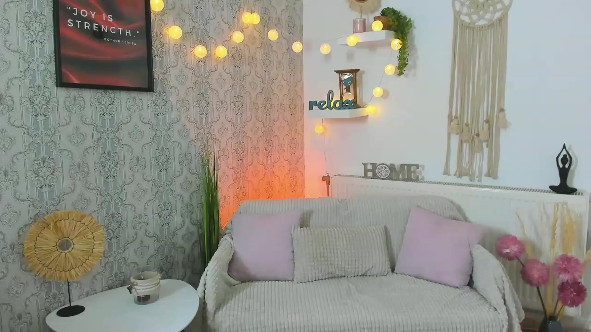 Gallery image thumbnail from Alexis_Grey18's myfreecams stream on, 05/01/2023, 22:14 image 14 of 20