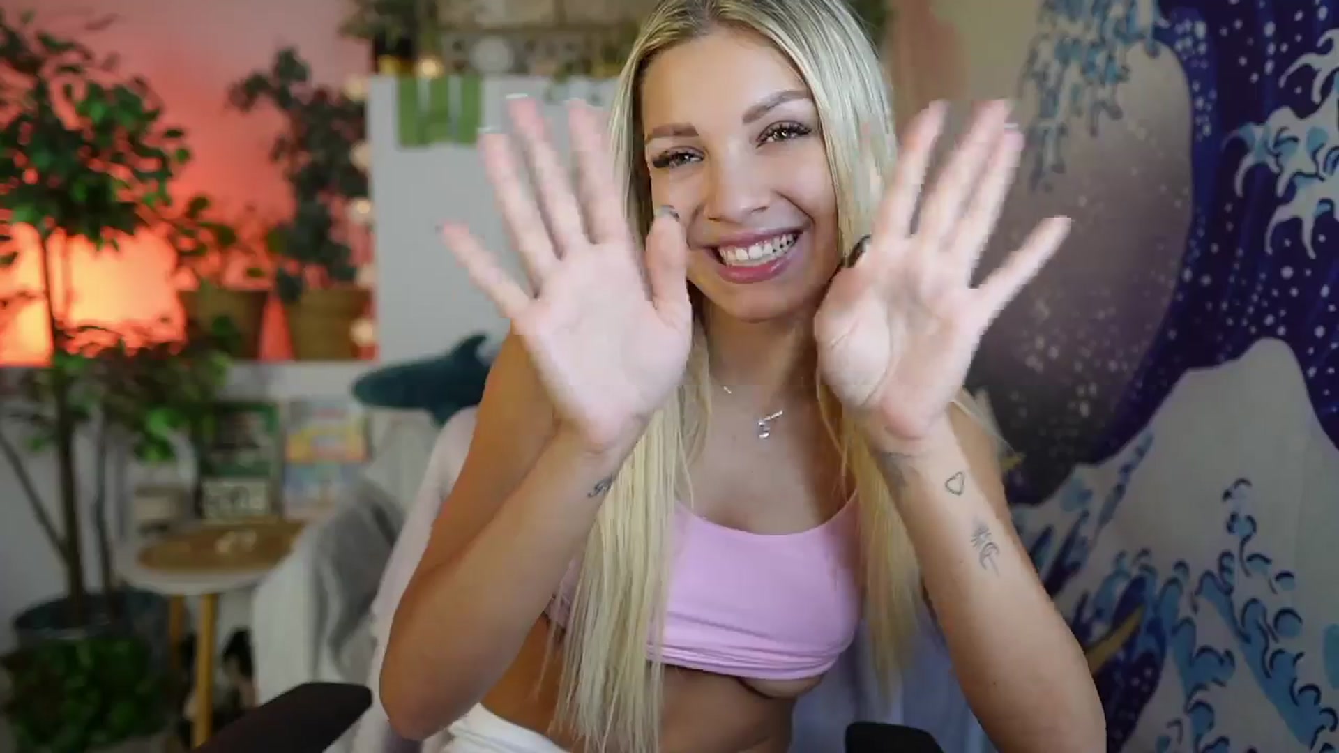 Gallery image thumbnail from Alexis_Grey18's myfreecams stream on, 03/14/2025, 17:38 image 16 of 20