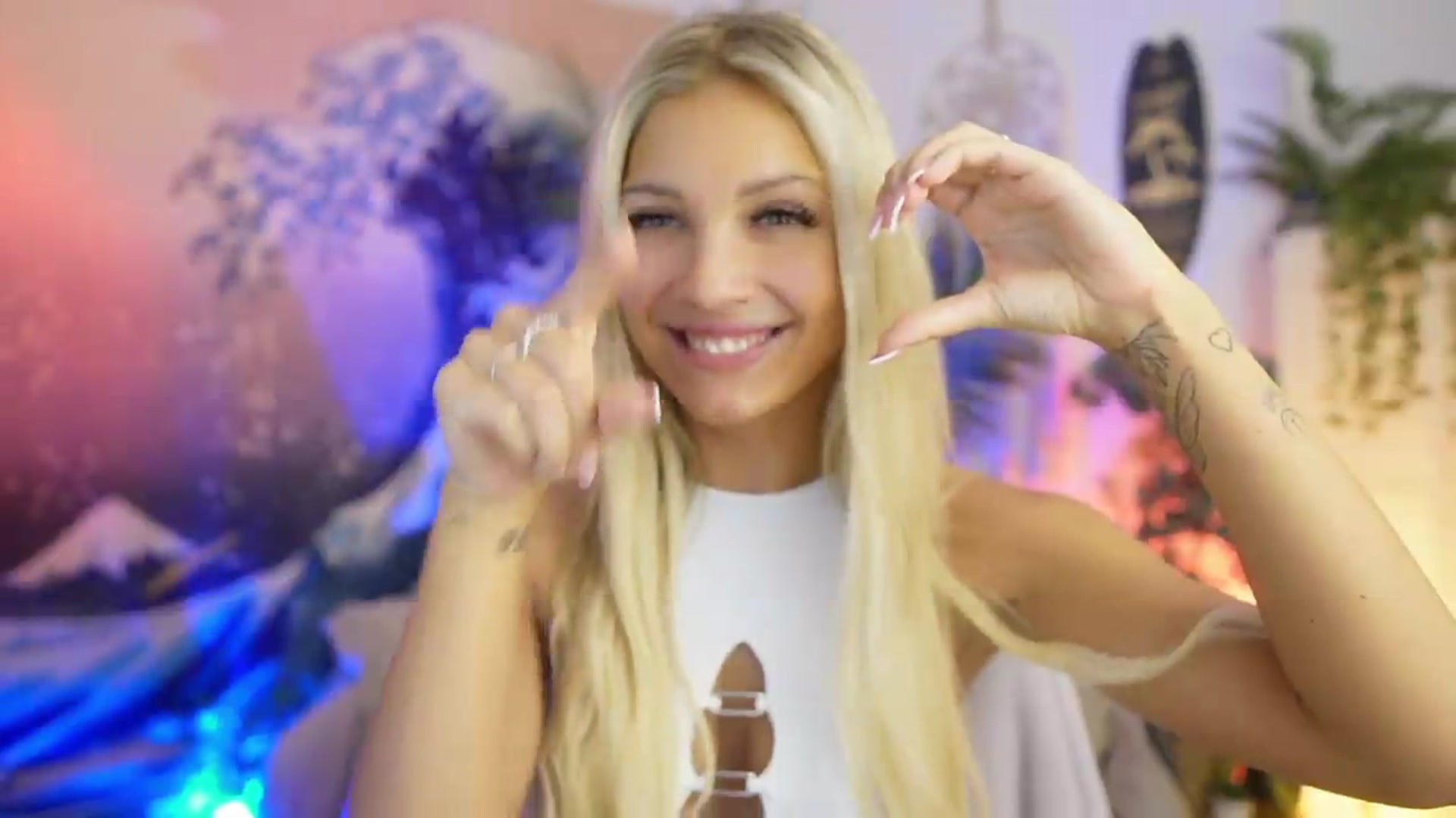Gallery image thumbnail from Alexis_Grey18's myfreecams stream on, 05/08/2026, 16:03 image 17 of 20
